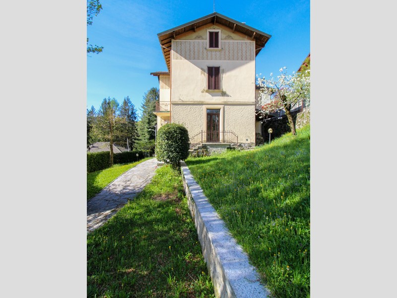 Villa in Vendita a Alta Valle Intelvi, 440'000&euro;, 216 m²