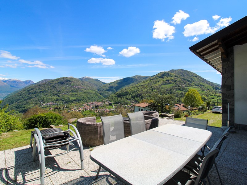 Villa in Vendita a Alta Valle Intelvi, 230'000&euro;, 76 m², arredato