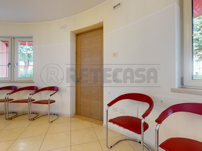 Ufficio in Vendita a Cittadella, 310'000€, 223 m², con Box