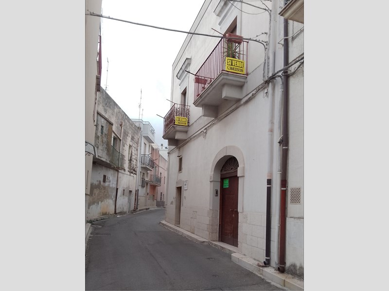 Casa Indipendente in Vendita a Laterza, zona Via Porta Pia 19, 220'000€, 150 m²