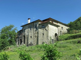 Rustico in Vendita a Bagnone, zona Collesino, 240'000€, 480 m², arredato