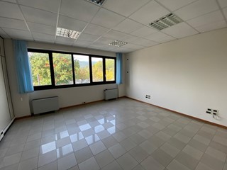 Ufficio in Affitto a Capannori, zona Guamo, 750€, 75 m²