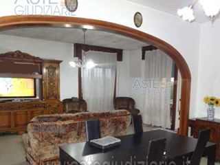 Casa Indipendente in Vendita a San Giovanni in Marignano, zona Fonte Maggi, 170'250€, 250 m²