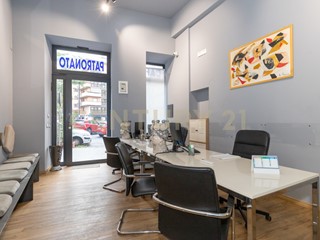 Immobile commerciale in Vendita a Catania, 75'000€, 39 m², arredato