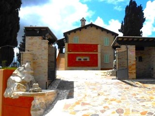 Casa Indipendente in Vendita a Offida, 263'000€, 230 m²