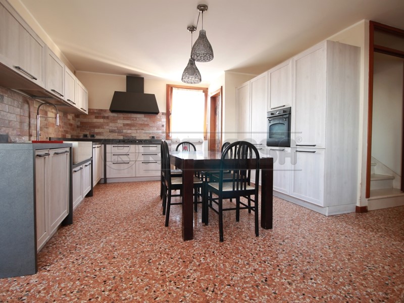 Casa Semi Indipendente in Vendita a Gambellara, 215'000€, 202 m²