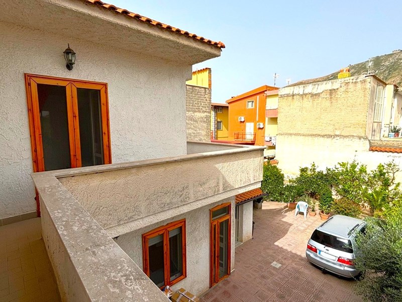 Casa Indipendente in Vendita a Mondragone, zona Via Monte Cicoli, 158'000€, 140 m²