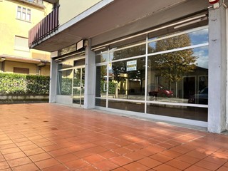 Immobile commerciale in Vendita a Agliana, zona San Piero Agliana, 180'000€, 109 m²