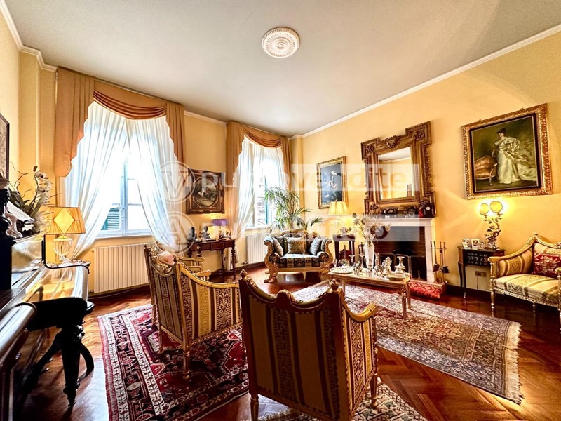 Appartamento in Vendita a Lucca, 500'000&euro;, 150 m², arredato