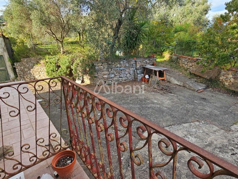 Casa Indipendente in Vendita a La Spezia, 215'000€, 250 m², con Box