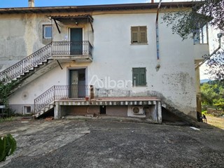 Casa Indipendente in Vendita a La Spezia, 215'000&euro;, 250 m², con Box