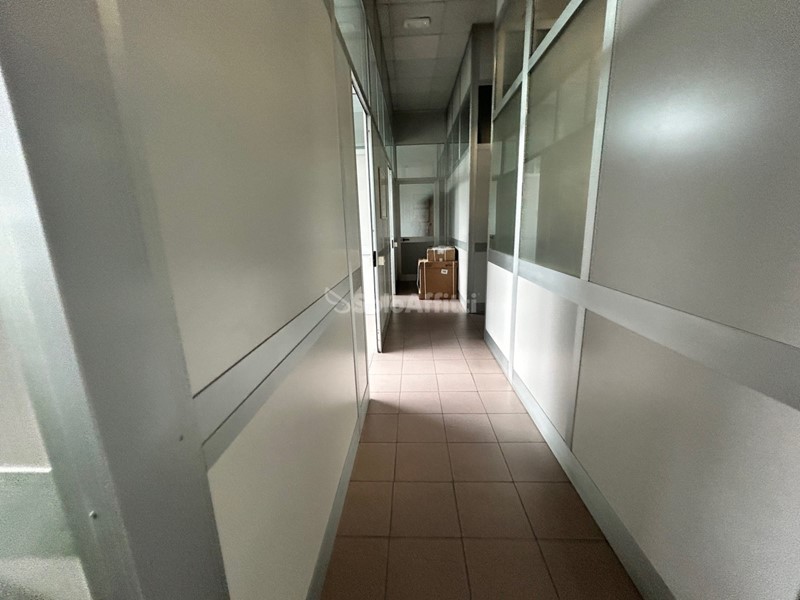 Ufficio in Affitto a Siena, zona Zona Stazione, 1'200€, 100 m²