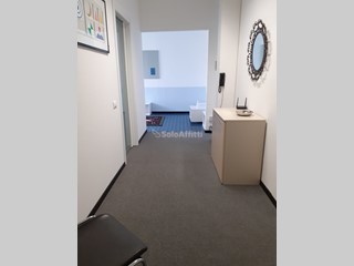 Ufficio in Affitto a Melzo, zona Mascagni, 500€, 65 m², arredato