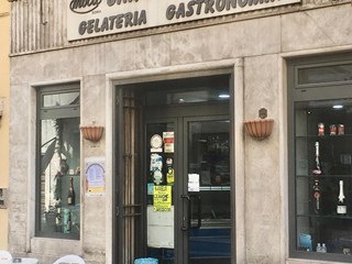 Attività commerciale in Vendita a Civita Castellana, zona Corso Bruno Buozzi, 25'000€, arredato