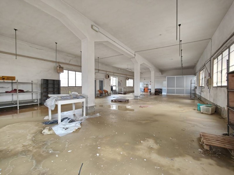 Laboratorio in Vendita a Fucecchio, 122'000€, 348 m²