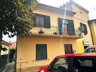 Casa Semi Indipendente in Vendita a Vicopisano, zona Uliveto Terme, 255'000€, 125 m²
