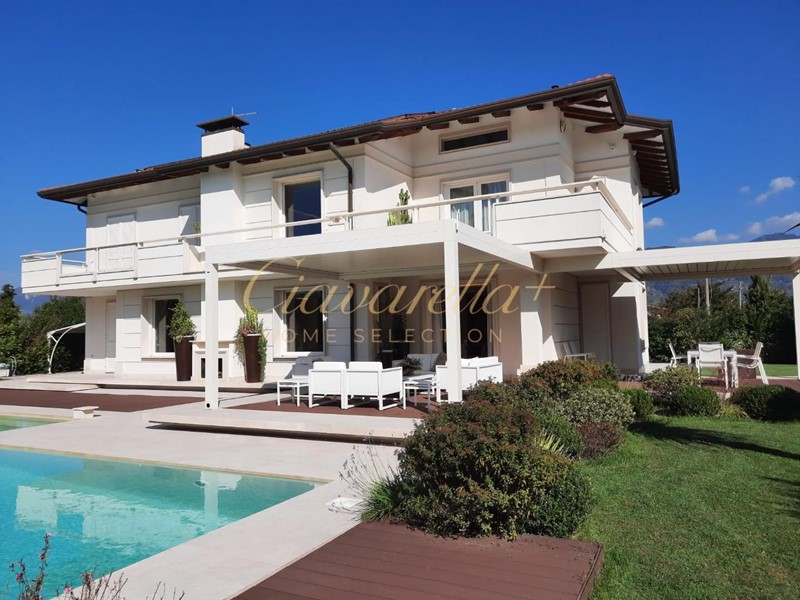 Villa in Affitto a Forte dei Marmi, zona Vittoria Apuana, 20'000€, 230 m², arredato