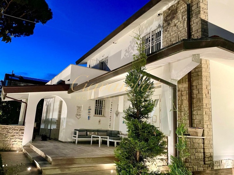 Villa in Vendita a Forte dei Marmi, 2'600'000€, 200 m², arredato