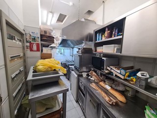 Negozio in Vendita a San Cesareo, 600'000€, 518 m²