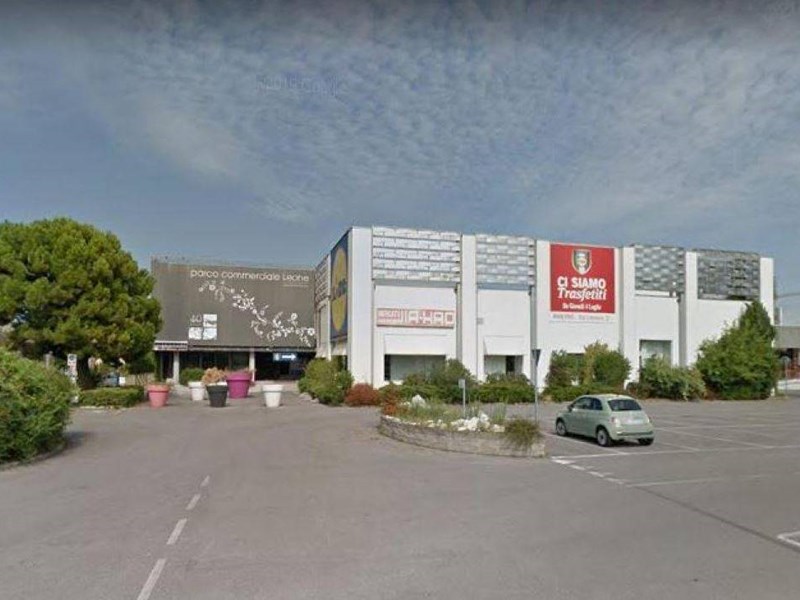 Immobile commerciale in Vendita a Manerbio, 675'000€, 1050 m²