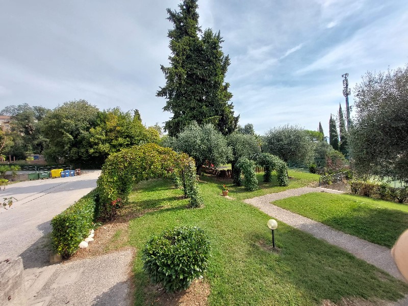 Attività commerciale in Vendita a Gardone Riviera, 320'000€, 500 m²