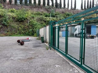 Magazzino in Affitto a Salerno, 1'100€, 1000 m²