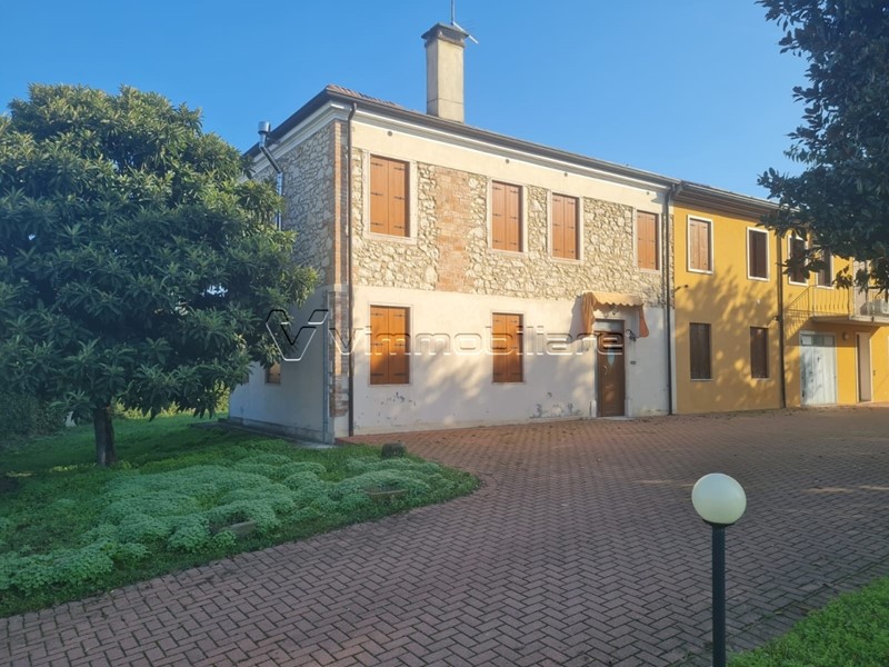 Casa Indipendente in Vendita a Noventa Vicentina, 145'000€, 170 m²
