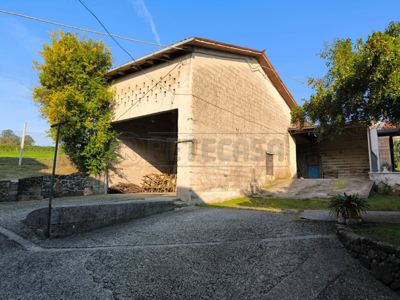 Rustico in Vendita a Breganze, 60'000€, 200 m²