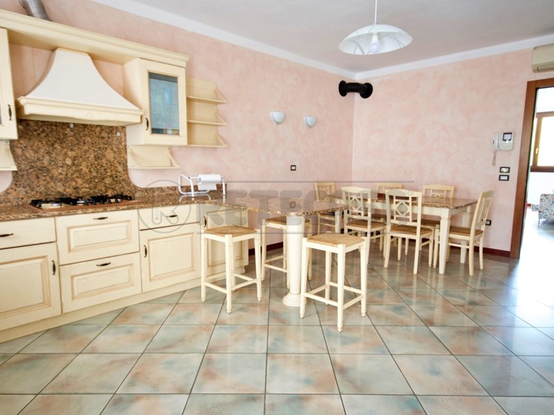 Casa Semi Indipendente in Vendita a Arzignano, 355'000€, 350 m², con Box