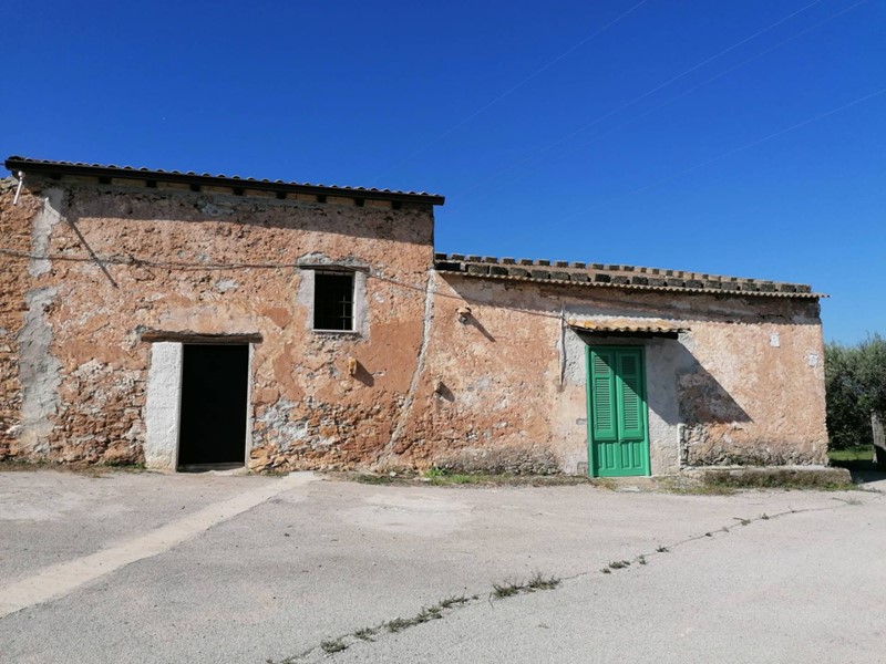 Immobile commerciale in Vendita a Partinico, 100'000€, 170 m²