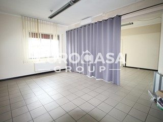 Immobile commerciale in Affitto a Capannori, zona Marlia, 1'500€, 190 m²