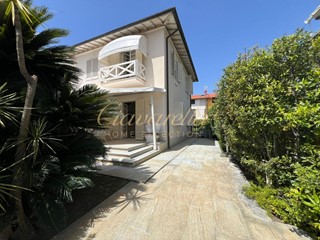 Casa Semi Indipendente in Vendita a Forte dei Marmi, 2'500'000€, 150 m², arredato