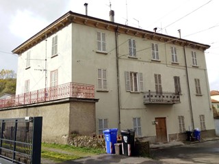 Appartamento in Vendita a Borgo Val di Taro, 120'000€, 510 m²