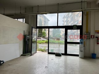 Negozio in Vendita a Arezzo, 255'000€, 494 m²
