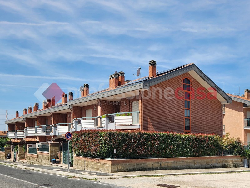 Villetta a schiera in Vendita a Roma, 340'000€, 220 m², arredato