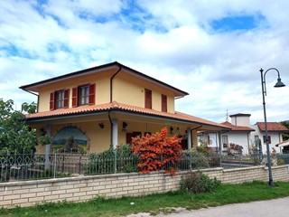 Villa in Vendita a L'Aquila, 299'000&euro;, 300 m², arredato