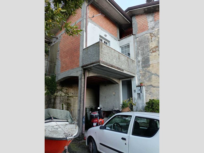 Casa Semi Indipendente in Vendita a Ameglia, 90'000€, 118 m²