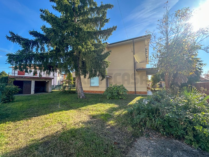 Casa Indipendente in Vendita a Cervignano del Friuli, 189'000€, 348 m², con Box