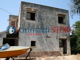 Casa Indipendente in Vendita a Brindisi, 100'000€, 177 m²