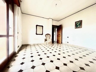 Appartamento in Vendita a Sarzana, 290'000€, 150 m²