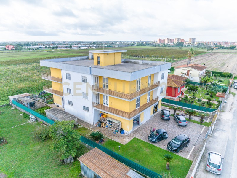 Casa Indipendente in Vendita a Aprilia, zona Carano, 970'000€, 840 m², con Box