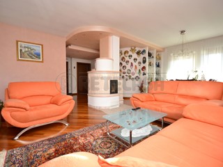 Appartamento in Vendita a Valdagno, 270'000€, 156 m², con Box