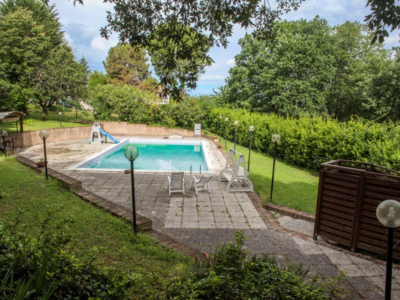 Casa Indipendente in Vendita a Offagna, 530'000€, 300 m²