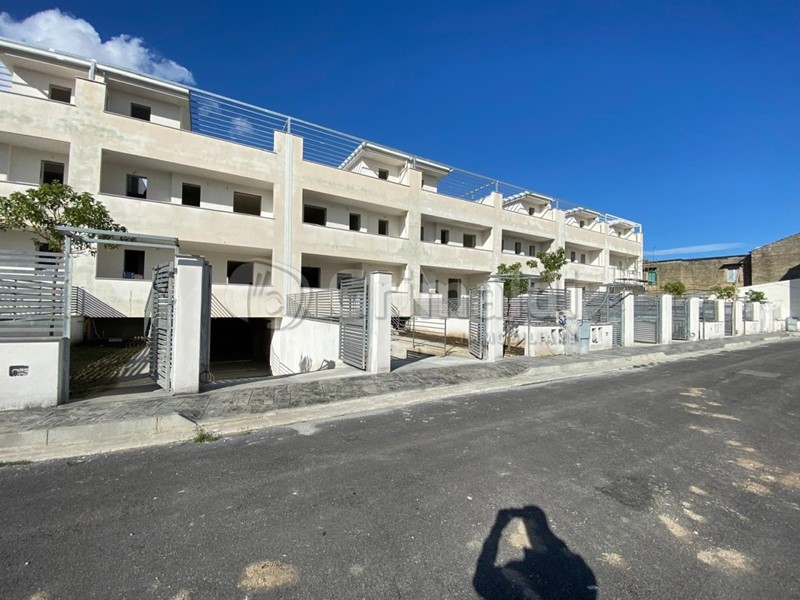 Casa Indipendente in Vendita a Parete, 165 m², con Box