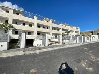 Casa Indipendente in Vendita a Parete, 165 m², con Box