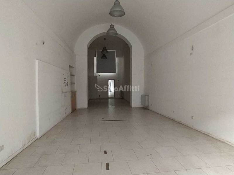 Capannone in Affitto a Terni, zona Centro Storico, 900€, 80 m²