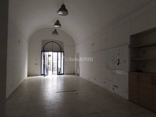 Capannone in Affitto a Terni, zona Centro Storico, 900€, 80 m²
