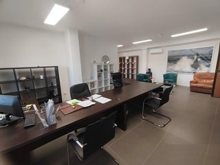 Ufficio in Affitto a Bientina, 499€, 84 m²