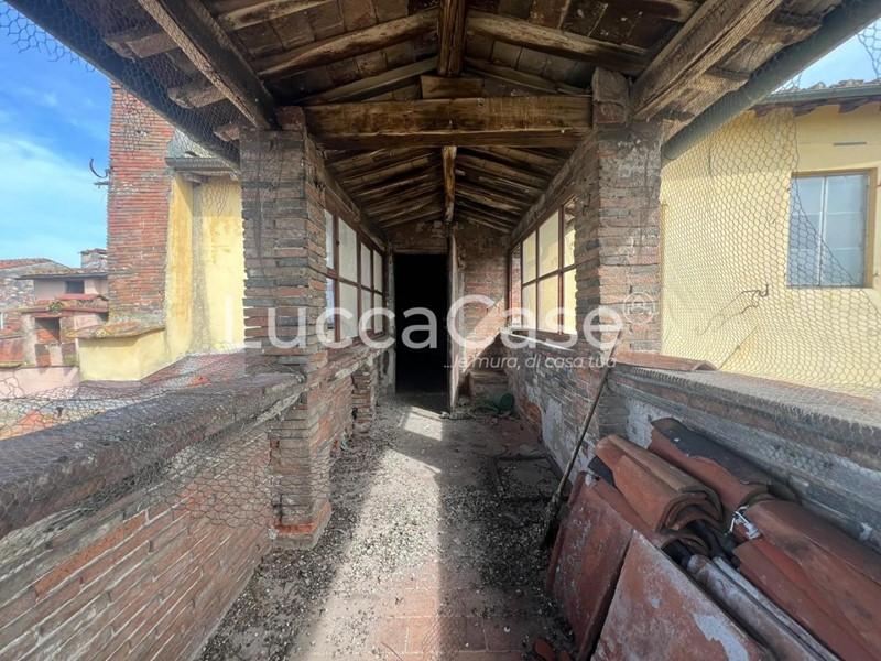Attico in Vendita a Lucca, 690'000€, 312 m²