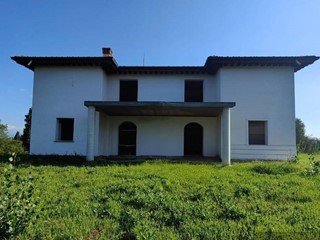 Villa in Vendita a Fucecchio, zona Torre, 780'000€, 996 m², con Box